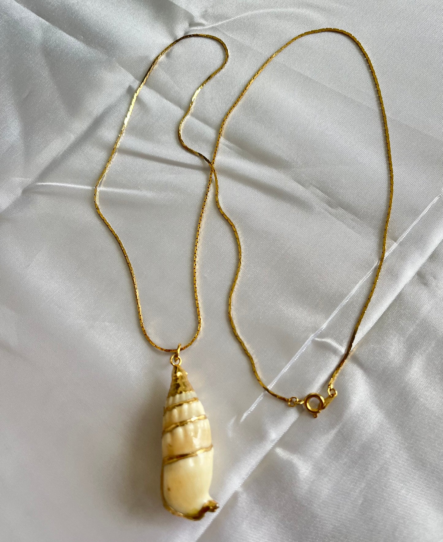 Sydney's Eye Shell Necklace
18K Gold Overlay