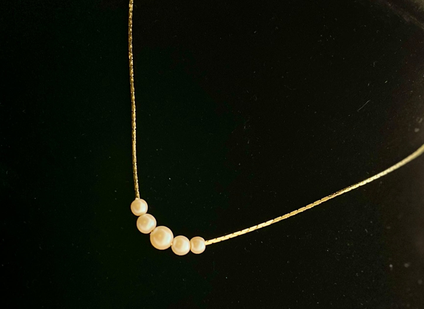 Vintage Gold Tone Necklace with 5 Faux Pearls