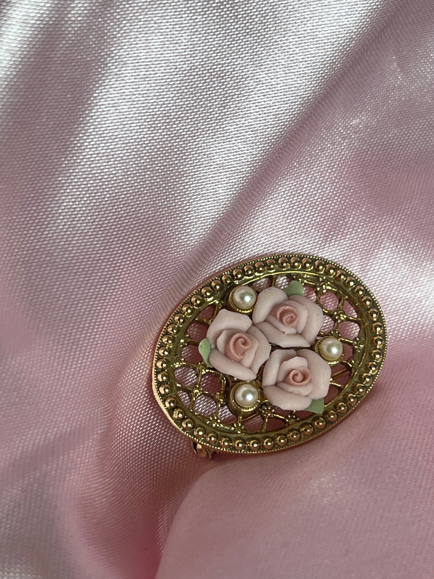 Beautiful pink and gold vintage brooch